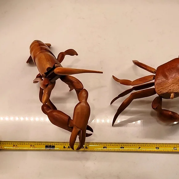 Hand carved wooden crab 🦀 and lobster 🦞. Hand made in the Bahamas - Picture 10 of 11